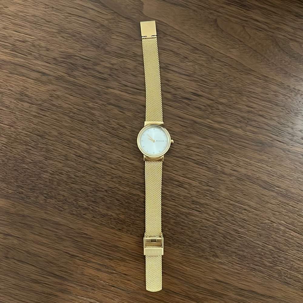 Gold skagen watch worn once